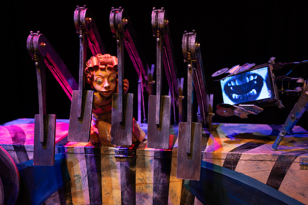 A menina que pintava pássaros A menina que pintava pássaros
