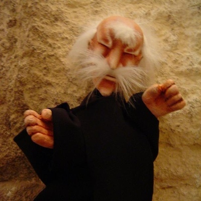 Hmnm! Há Monges no Mosteiro Hmnm! Há Monges no Mosteiro