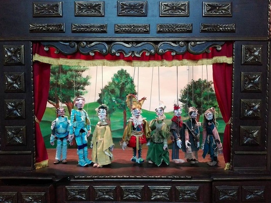 O Paço de Afonso e Constança O Paço de Afonso e Constança